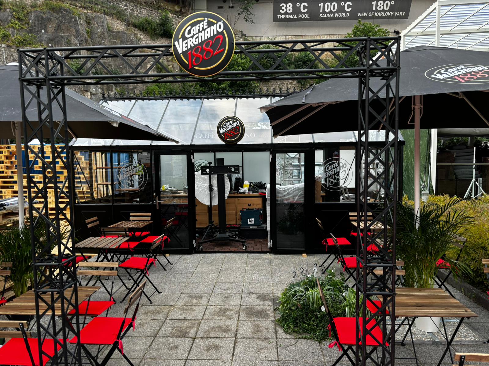 Caffè Vergnano je oficiální kávou Karlovarského filmového festivalu ...
